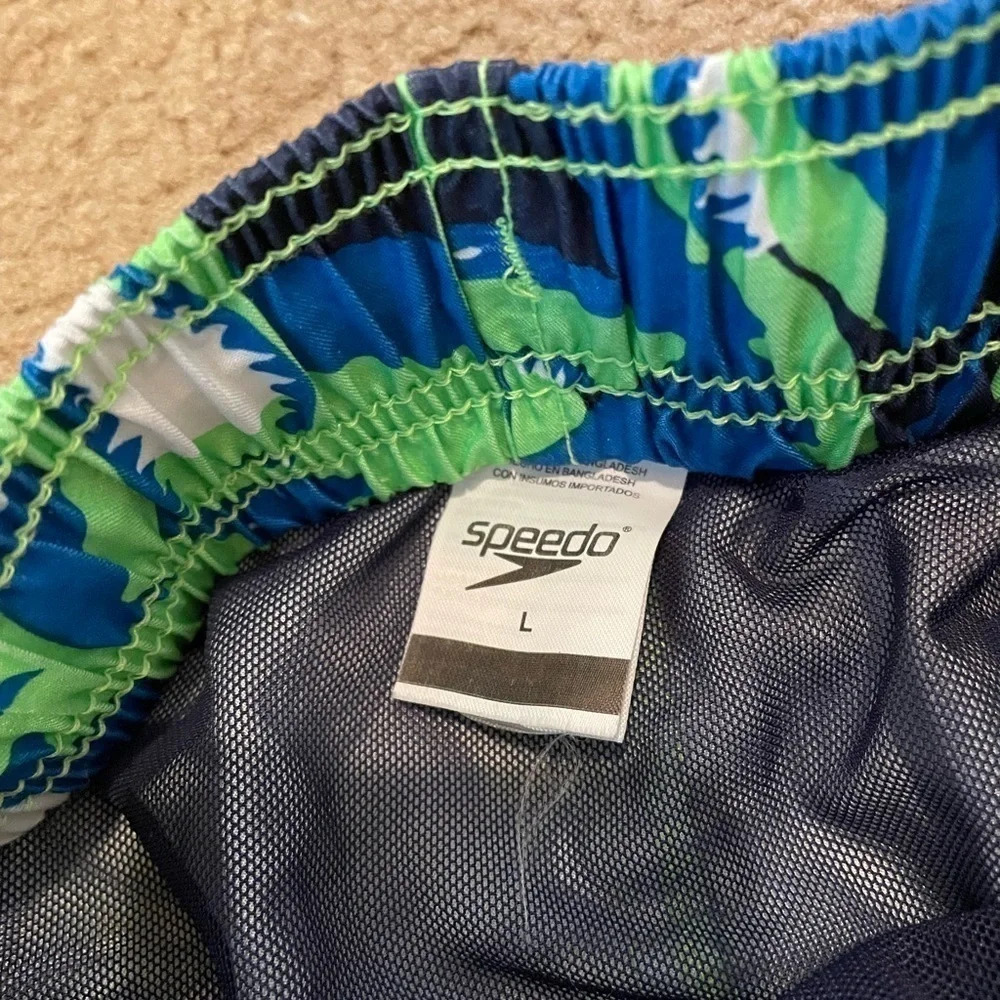 Boys speedo shark swim trunks - Picture 2 of 3